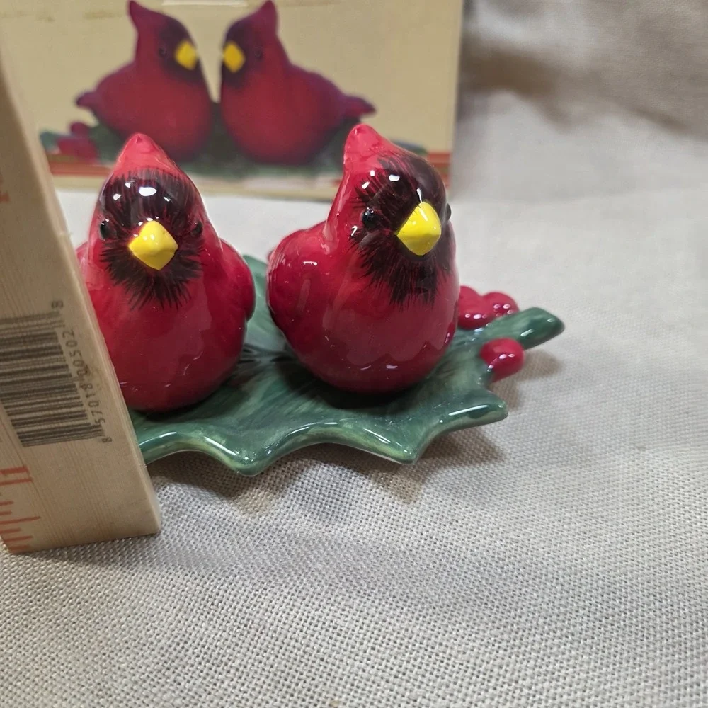 Cracker Barrel Christmas Cardinal Salt & Pepper Shakers Holly Tray Set New W Box
